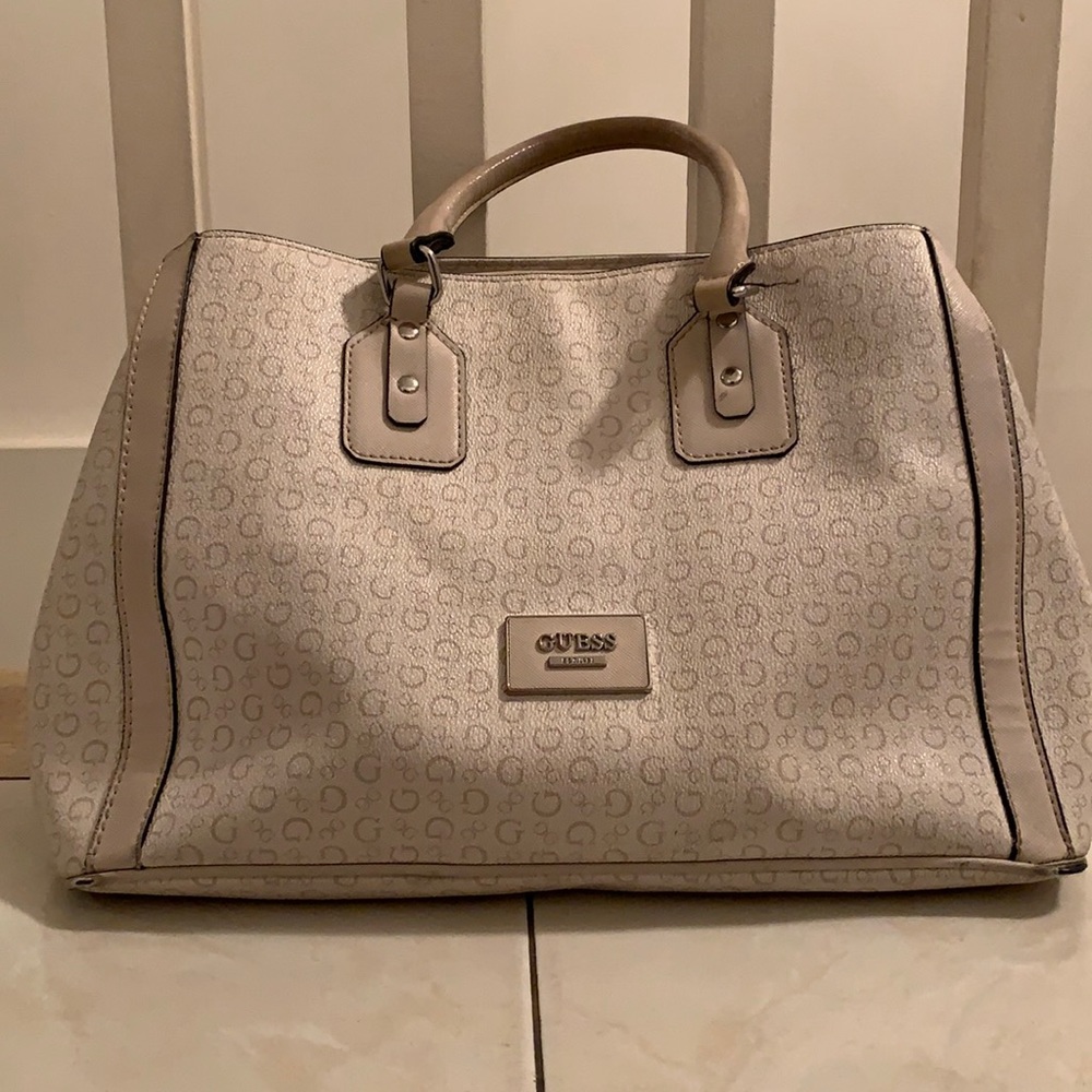 Medium size handbag cream color
